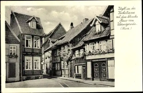 Ak Wernigerode am Harz, Idyll in der Kochstraße mit dem kleinsten Haus von Wernigerode