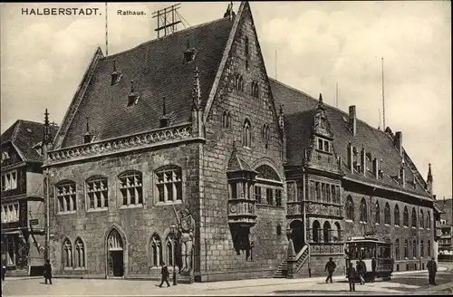 Ak Halberstadt im Harz, Rathaus, Straßenbahn