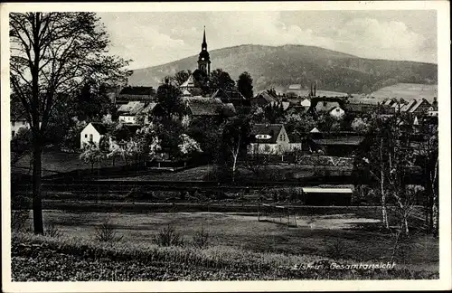 Ak Elstra in der Oberlausitz Sachsen, Totalansicht vom Ort, Blick auf die Kirche