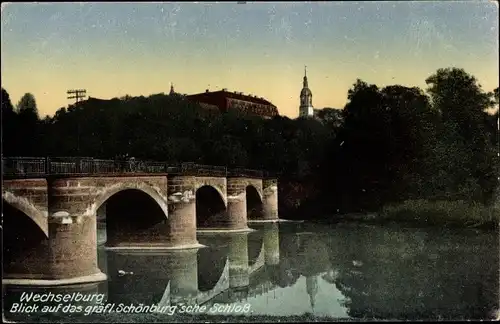 Ak Wechselburg in Sachsen, Blick auf das gräfl. Schönburgsche Schloss, Brücke