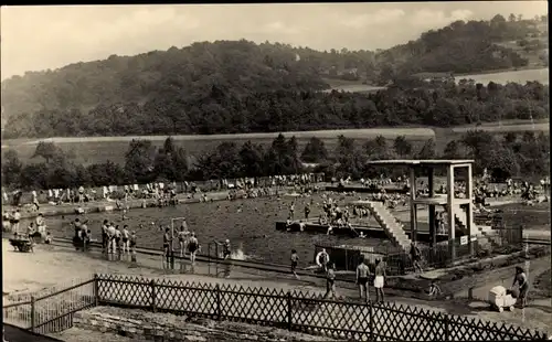 Ak Bad Sulza in Thüringen, Volksbad, Soleschwimmbad, Badegäste, Sprungturm