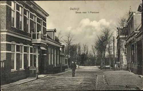 Ak Delfzijl Groningen, Straat naar 't Plantsoen