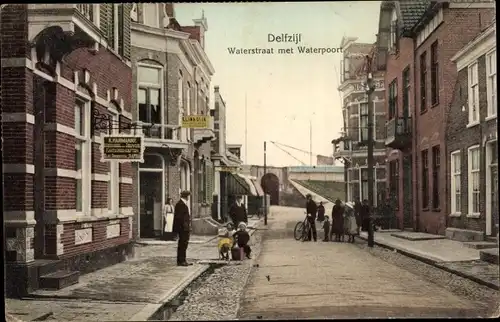 Ak Delfzijl Groningen, Waterstraat met Waterpoort
