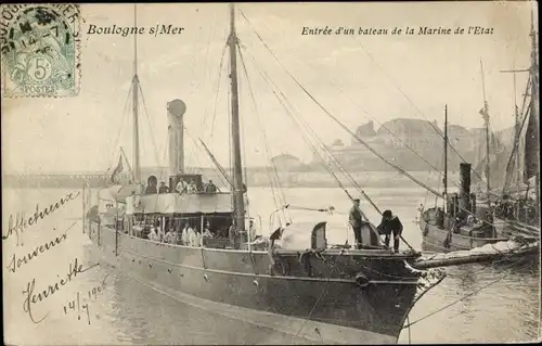 Ak Boulogne sur Mer Pas de Calais, Entree d'un bateau de la Marine de l'Etat