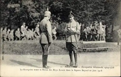 Ak Mézières Ardennes, Le Kronprinz avant la Revue des Boys Scouts dans le Square Bayard en Juin 1918