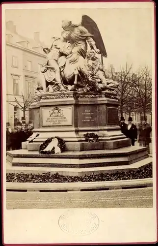 Foto Hamburg, Das Kriegerdenkmal 1870, Kränze