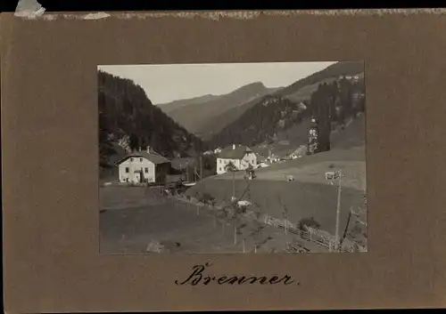 Foto Brenner Tirol Südtirol, Häuser im Tal