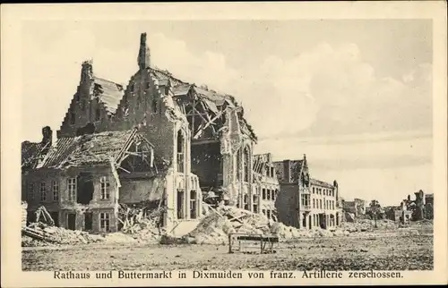 Ak Diksmuide Dixmude Westflandern, Rathaus und Buttermarkt von franz. Attillerie zerschossen