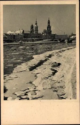 Ak Dresden, Blick über die Elbe zur Altstadt, Winter, Eisschollen