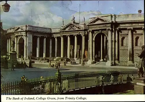 Ak Dublin Irland, The Bank of Ireland, College Green, from Trinity College