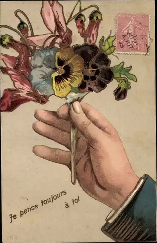 Präge Ak Je pense toujours a toi, Männliche Hand, Stiefmütterchen