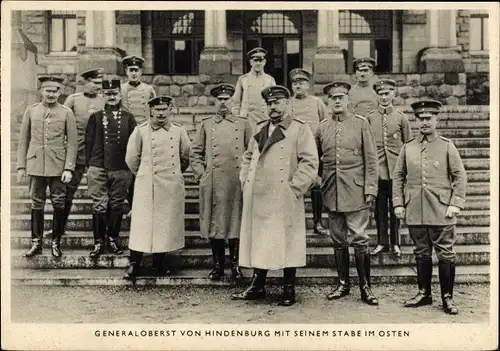 Ak Generaloberst von Hindenburg mit seinem Stabe im Osten, Ludendorff