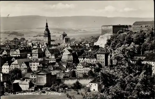 Ak Kłodzko Glatz Schlesien, Gesamtansicht mit Festung