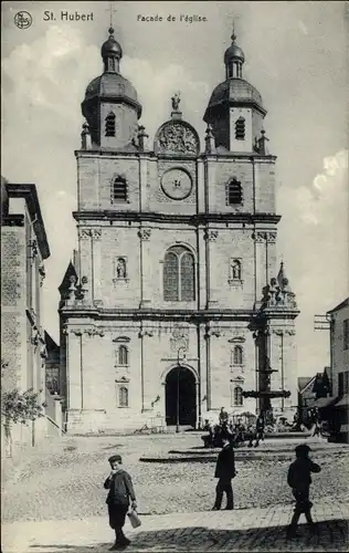 Ak Saint Hubert Wallonien Luxemburg, Facade de l'eglise