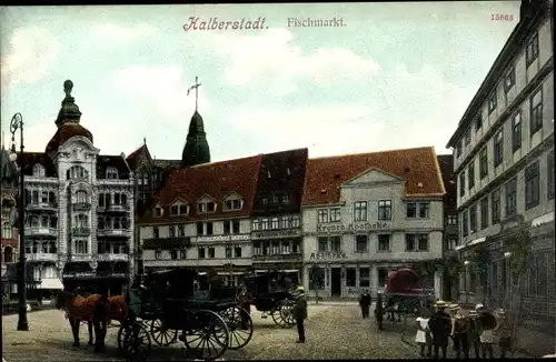 Ak Halberstadt am Harz, Fischmarkt, Kutsche, Kronen Apotheke