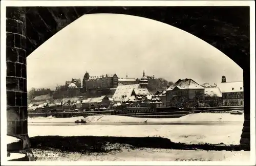 Ak Pirna an der Elbe, Teilansicht im Winter, Schnee, Kirchturm
