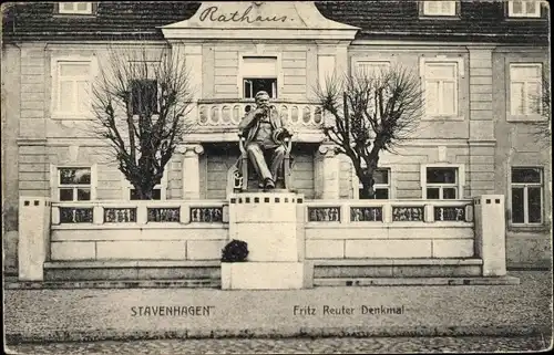 Ak Reuterstadt Stavenhagen in Mecklenburg, Fritz-Reuter-Denkmal