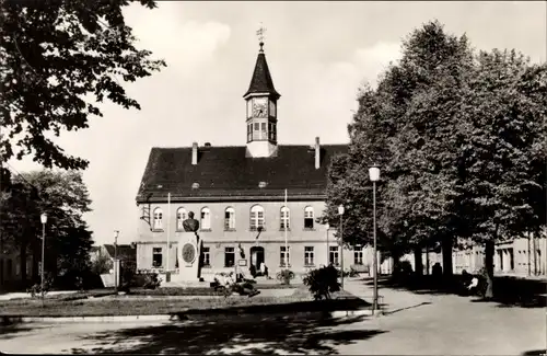 Ak Schildau in Sachsen, Platz der DSF, Denkmal