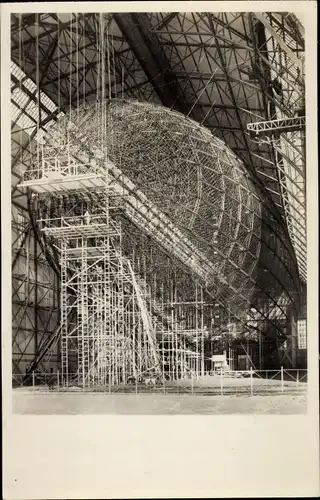Ak Zeppelin Luftschiff LZ 129 Hindenburg in Bau, Luftschiffhalle