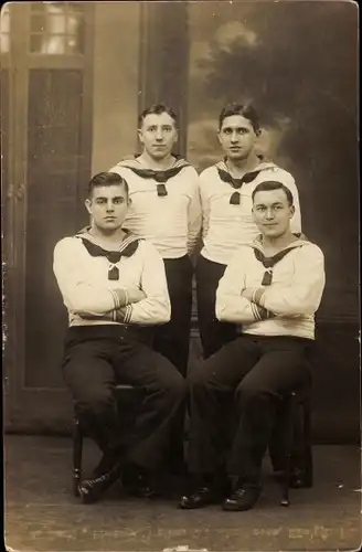 Foto Ak Deutsche Soldaten in Uniformen, Seeleute