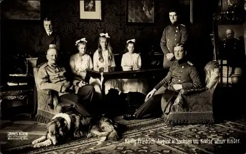 Ak König Friedrich August III. von Sachsen im Kreise seiner Kinder