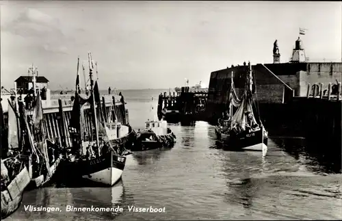 Ak Vlissingen Zeeland Niederlande, Binnenkomende Visserboot