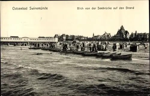 Ak Świnoujście Swinemünde Pommern, Blick von der Seebrücke, Strand