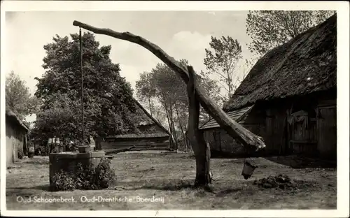 Ak Schoonebeek Drenthe Niederlande, Oud Drentsche Boerderij, Brunnen