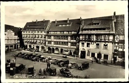 Ak Halberstadt am Harz, Fischmarkt, Büttner Haus, Gotisches Haus, Autos