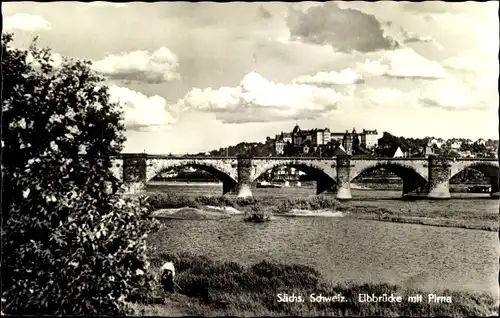 Ak Pirna an der Elbe, Panorama mit Elbbrücke