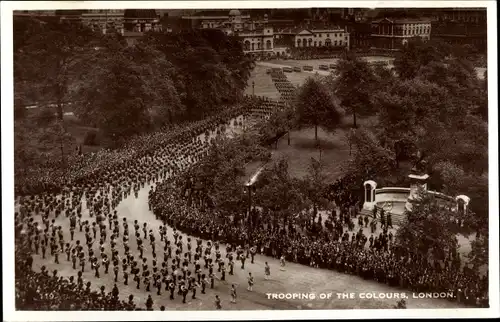 Ak London City England, Trooping of the Colours, Militärparade