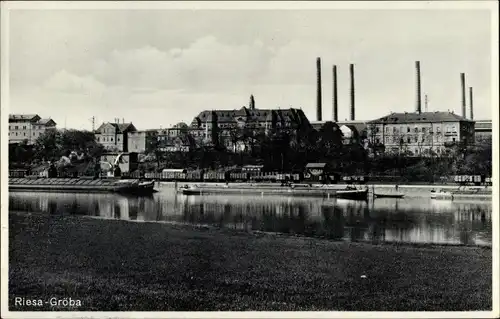 Ak Gröba Riesa an der Elbe Sachen, Stadtansicht, Fluss, Fabrikschornstein