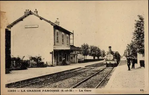 Ak La Grande Paroisse Seine et Marne, La Gare, Bahnhof, Gleisseite, Dampflokomotive