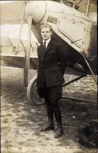 Foto Ak Pilot Edgar Primault vor einem Flugzeug