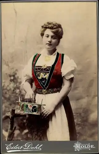 Kabinett Foto Norwegen, Frau in Tracht