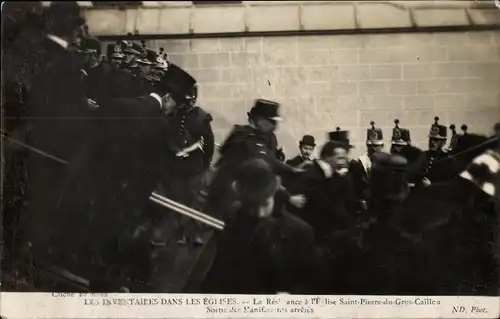 Ak Paris Palais Bourbon, La Resistance a l'Eglise Saint Pierre du Gros Caillou,Mantifestants arretes