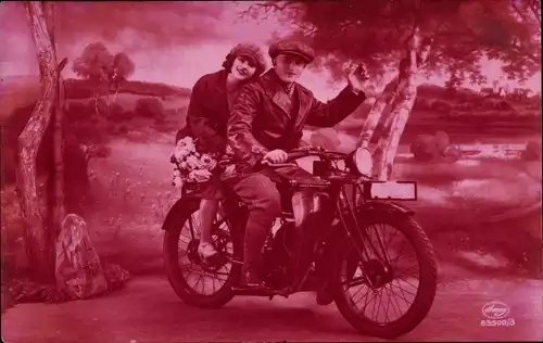Ak Paar auf einem Motorrad