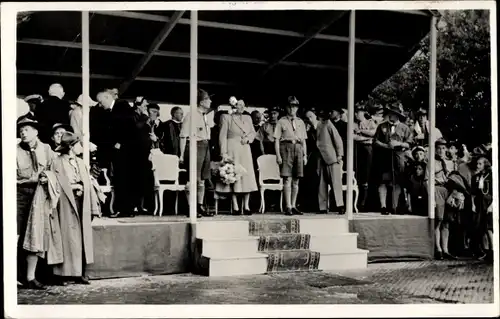 Ak Ommen Overijssel Niederlande, De Koningin neemt het openingsdefile af 1950, Pfadfinderlager