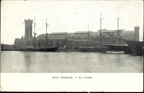 Ak Ostende Flandern Westflandern, Blick vom Wasser auf den Bahnhof