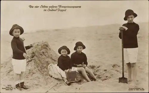 Ak Sopot Zoppot Polen, Söhne des Kronprinzen Wilhelm von Preußen am Strand