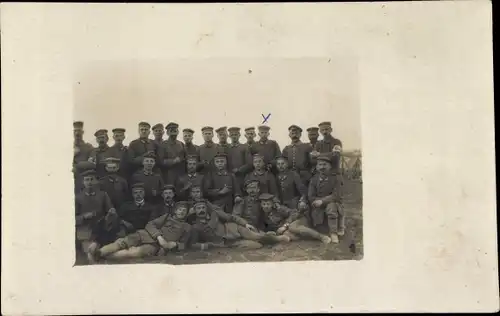 Foto Ak Deutsche Soldaten in Uniformen, Gruppenbild, I. WK