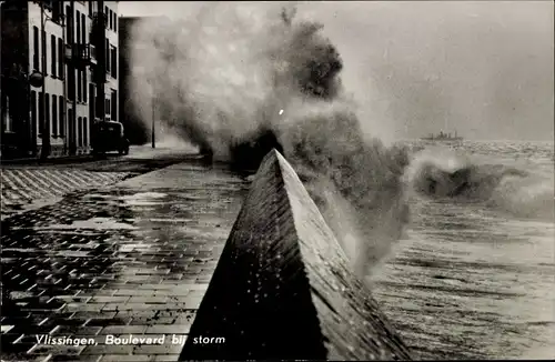 Ak Vlissingen Zeeland Niederlande, Boulevard bij storm