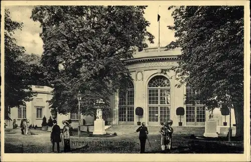 Ak Dresden, Internationale Hygiene-Ausstellung 1911, Französischer Staatspavillon, Besucher