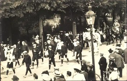 Foto Ak Pirna in Sachsen, Festzug, Fußballspiel