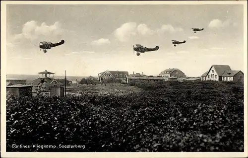 Ak Soesterberg Utrecht Niederlande, Cantines, Vliegkamp, Flugplatz, Flugzeuge in der Luft