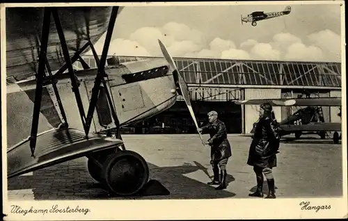 Ak Soesterberg Utrecht, Vliegkamp, Hangars, Flughafen, Piloten starten Flugzeugmotor
