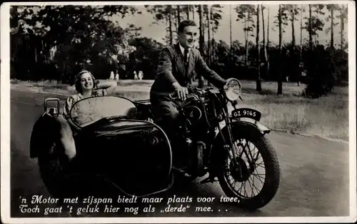 Ak Liebespaar in einem Motorrad mit Beiwagen, GI 9165