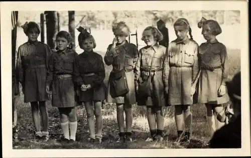 Foto Ak Prinzessin Beatrix der Niederlande, Mädchen, Gruppenaufnahme