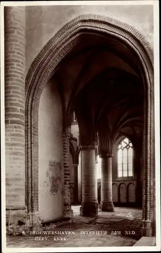 Ak Brouwershaven Zeeland, Interieur der Ned. Herv. Kerk