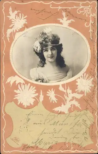 Präge Passepartout Ak Portrait einer Frau mit Haarschmuck, Blüten